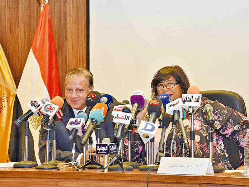 وزيرة الثقافة ورئيس دار الكتب خلال المؤتمر الصحافيn