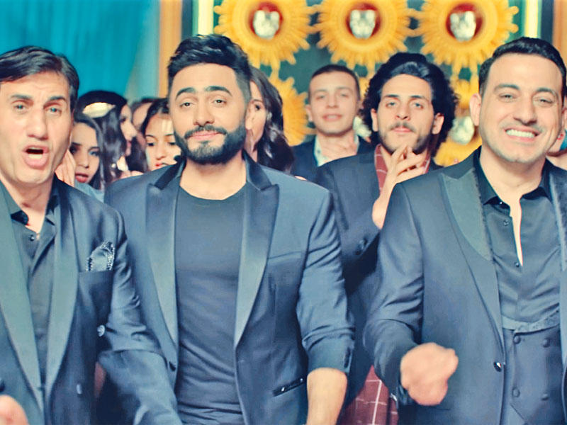 تامر حسني في أغنية «100 وش»