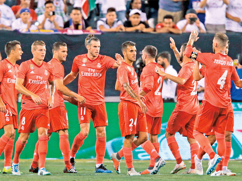 فرحة لاعبي ريال مدريد بهدف بيل