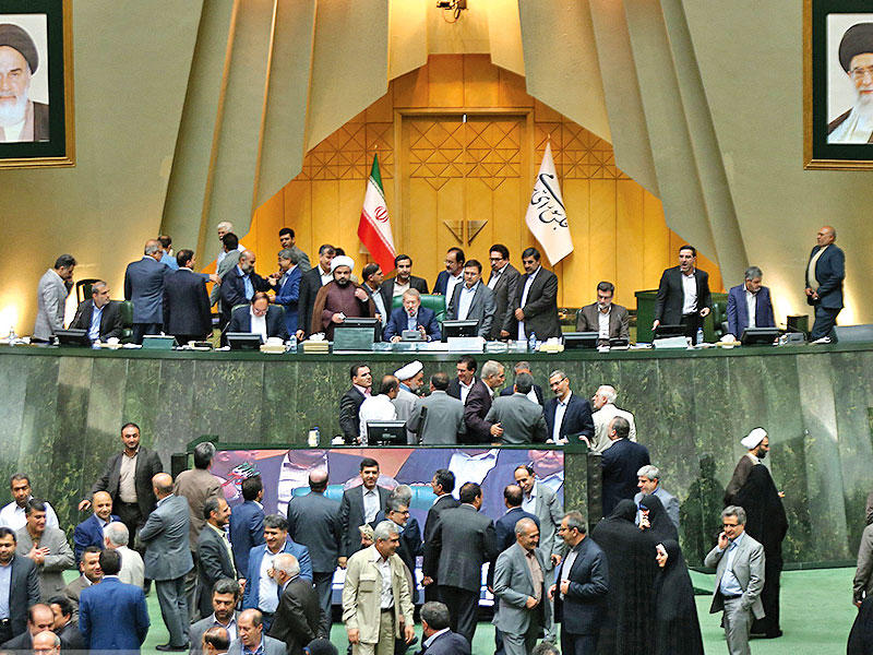 جانب من جلسة البرلمان في طهران أمس (ميزان)