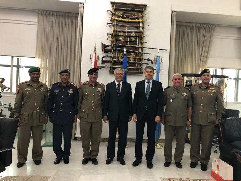  الزبيدي خلال لقائه وفدا من وزارة الدفاع الكويتية