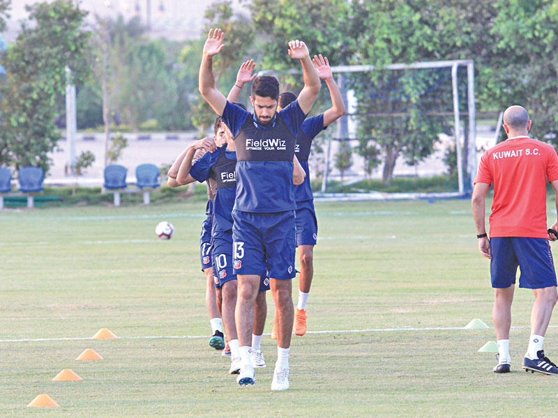 لاعبو الأبيض في تدريب سابق