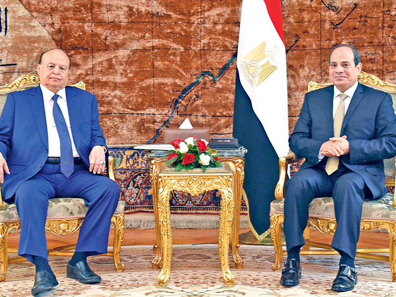 السيسي مستقبلاً هادي بالقصر الرئاسي في القاهرة أمس       (ا ف ب)