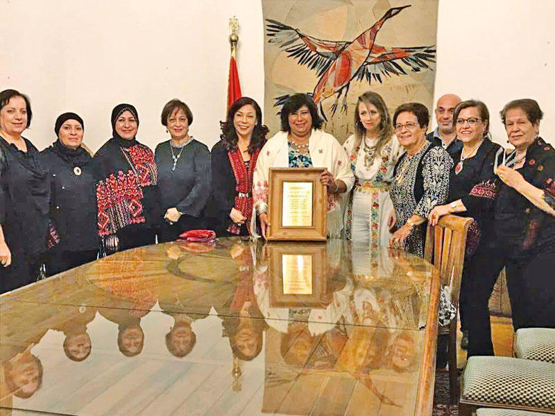 دلال و«يا ستي» مع وزيرة الثقافة المصرية