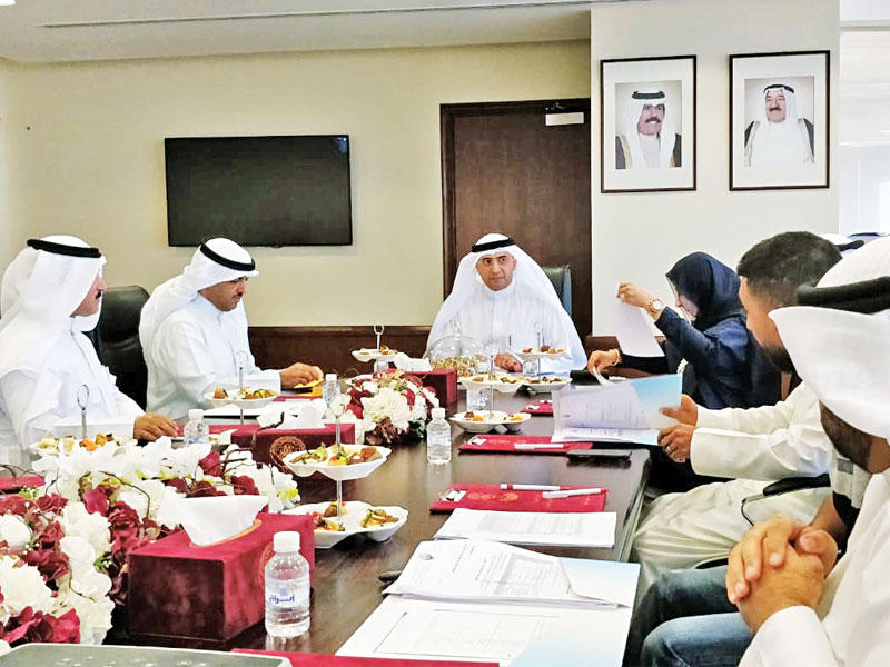 الأثري خلال اجتماعه بالقيادات التربوية