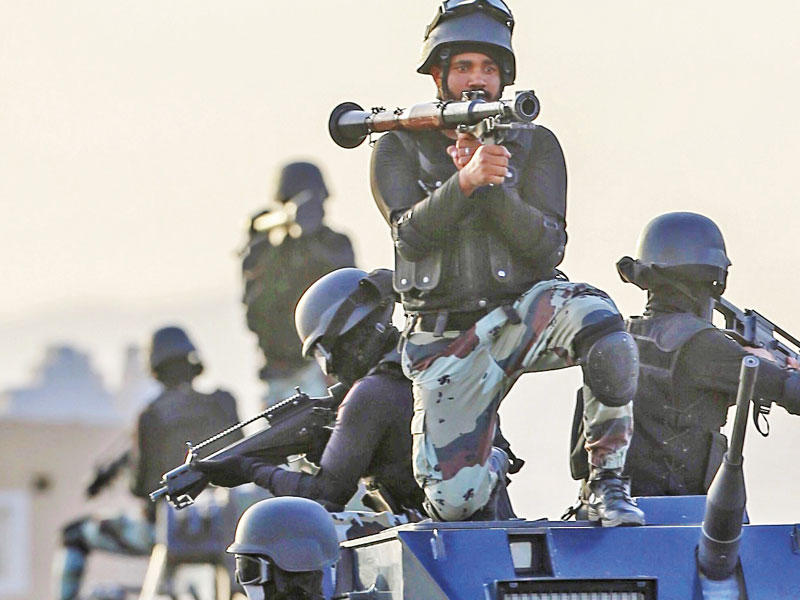 عرض لإحدى وحدات أمن الحج  في مكة المكرمة أمس الأول (أ ف ب)