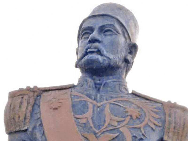 التمثال يعود إلى أصله