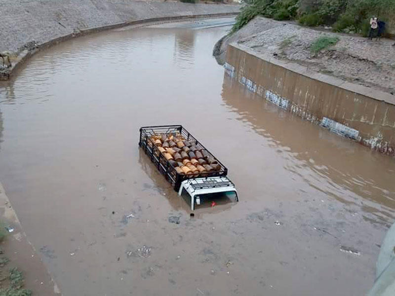 صورة على مواقع التواصل لنفق أم درمان تغمره مياه الأمطار أمس