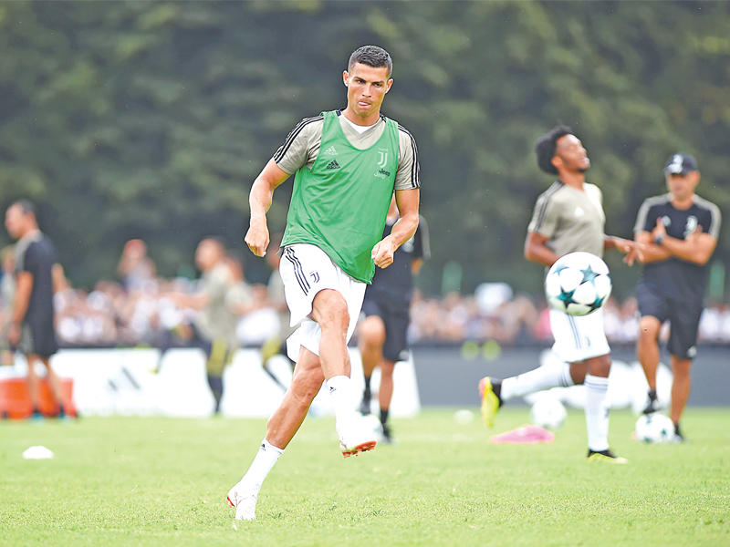 رونالدو خلال تدريبات يوفنتوس