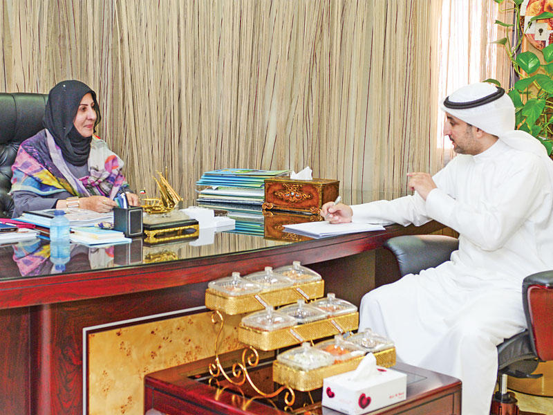 الكندري متحدثة إلى الزميل فهد الرمضانn