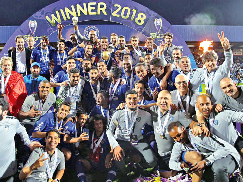 فريق الهلال على منصة التتويجn