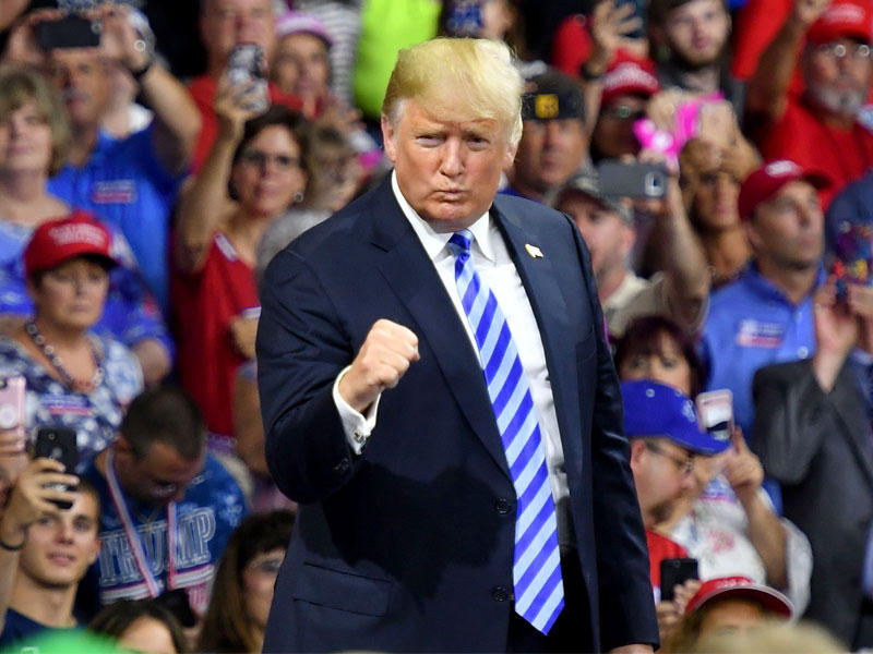 ترامب متحدّثاً لأنصاره في ويست فرجينيا الأسبوع الماضيt(أ ف ب)