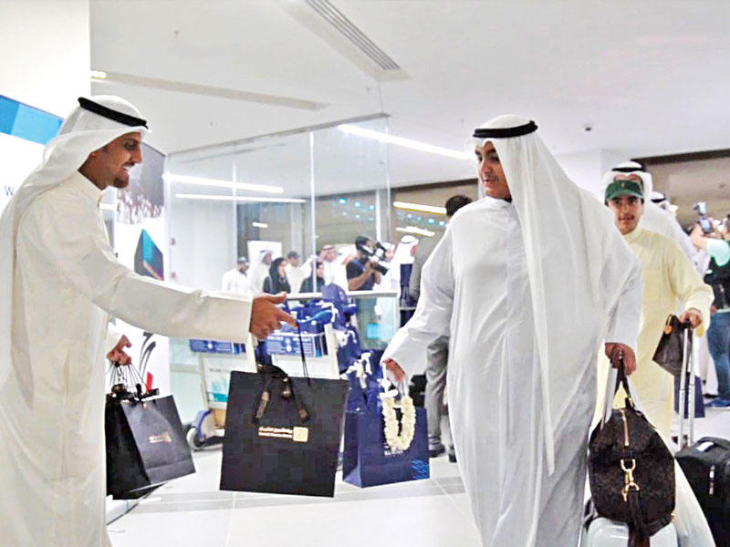 جانب من مشاركة « بيتك» فى وداع واستقبال الحجاجn