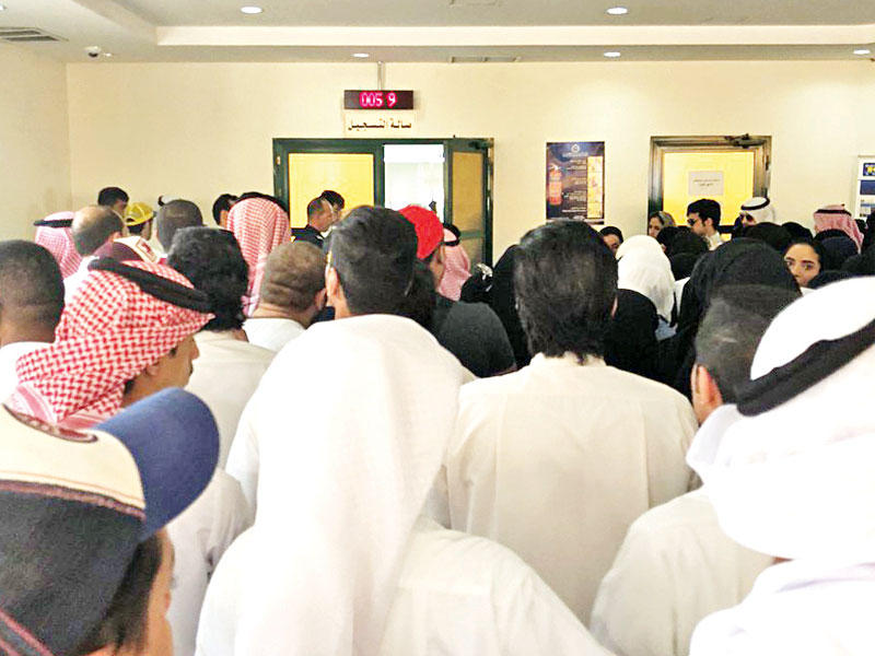 جانب من ازدحام الطلبة