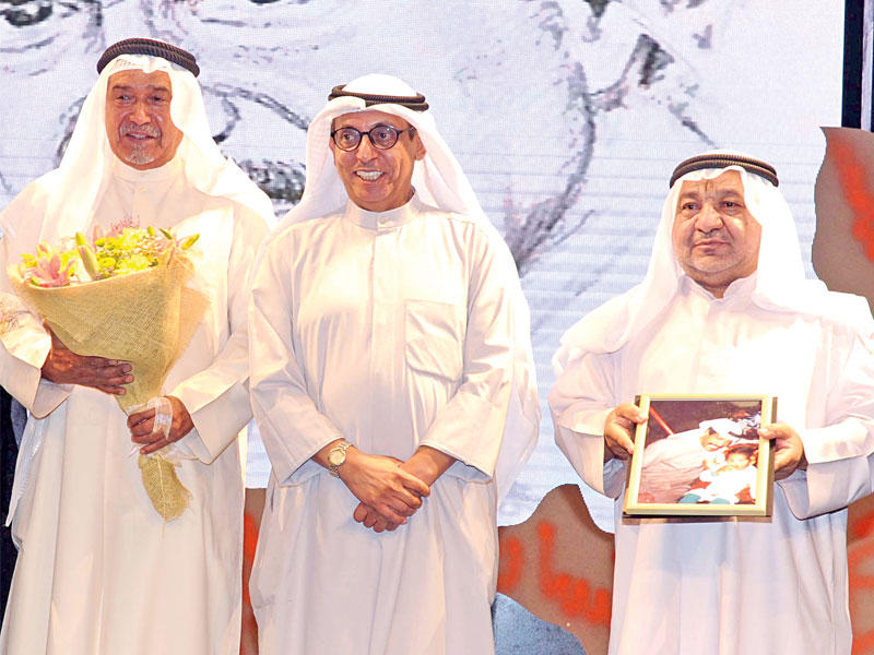 النبهان مكرماً في «الكويت للمونودراما»