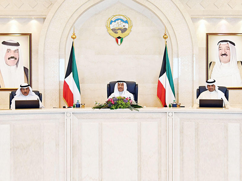 المبارك مترئسا اجتماع مجلس الوزراء أمس