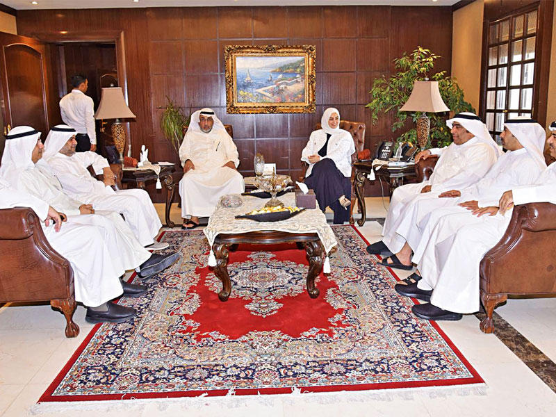 جانب من استقبال الشهاب أمس في وزارة الخدمات