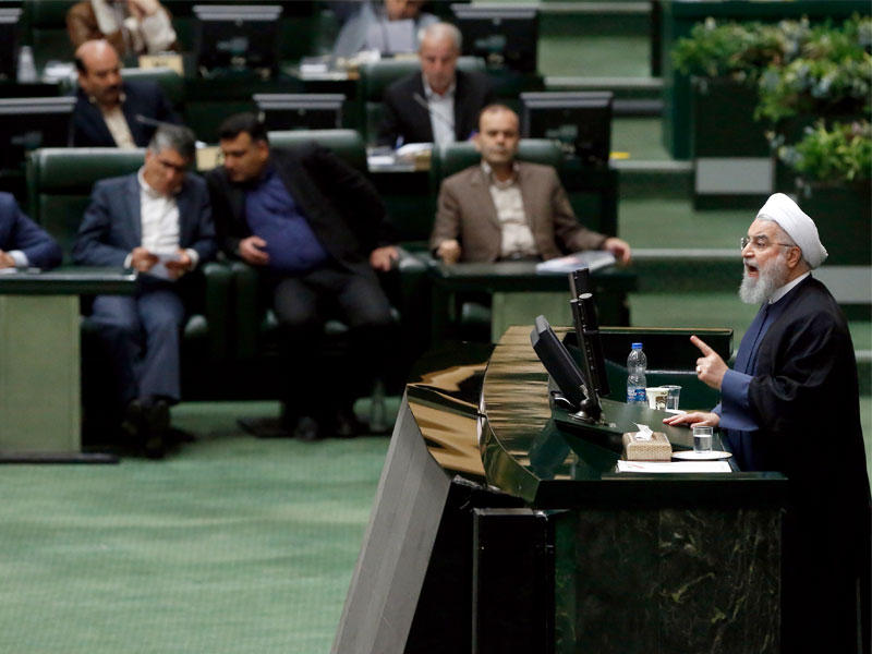 روحاني يفند استجوابه أمس (إي بي إيه)