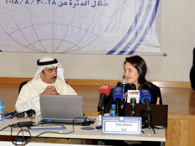  ماركس متحدثة اثناء الورشة