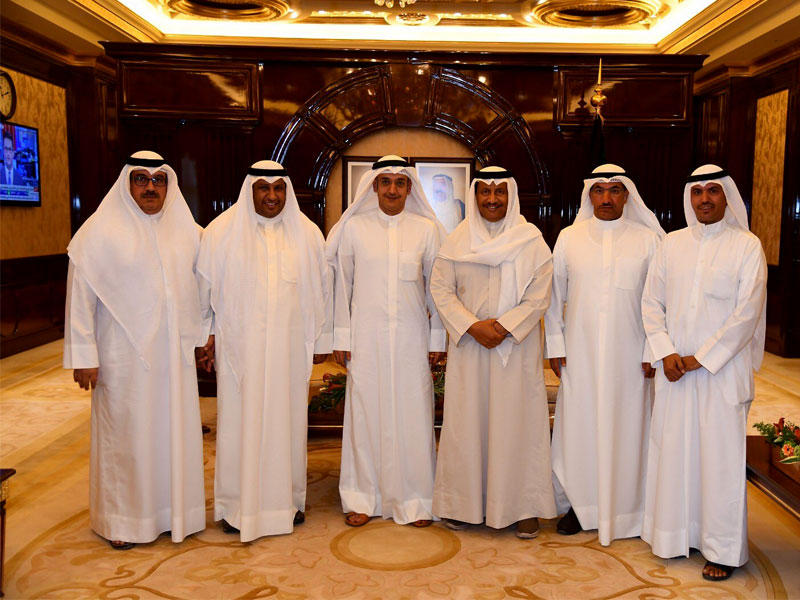 المبارك مستقبلاً اللجنة الشعبية لأهالي منطقة الوفرة السكنيةn