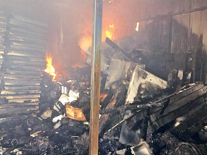 جانب من آثار الحريق