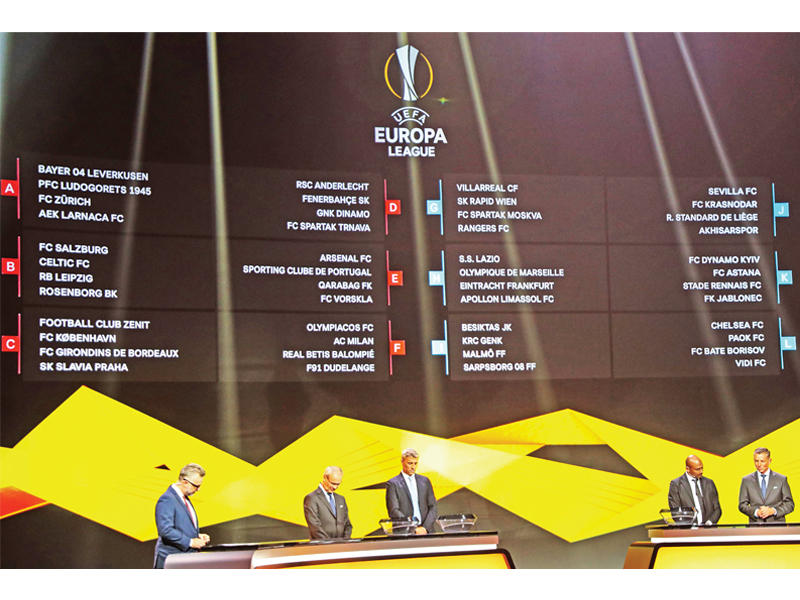 جانب من إجراء القرعةn