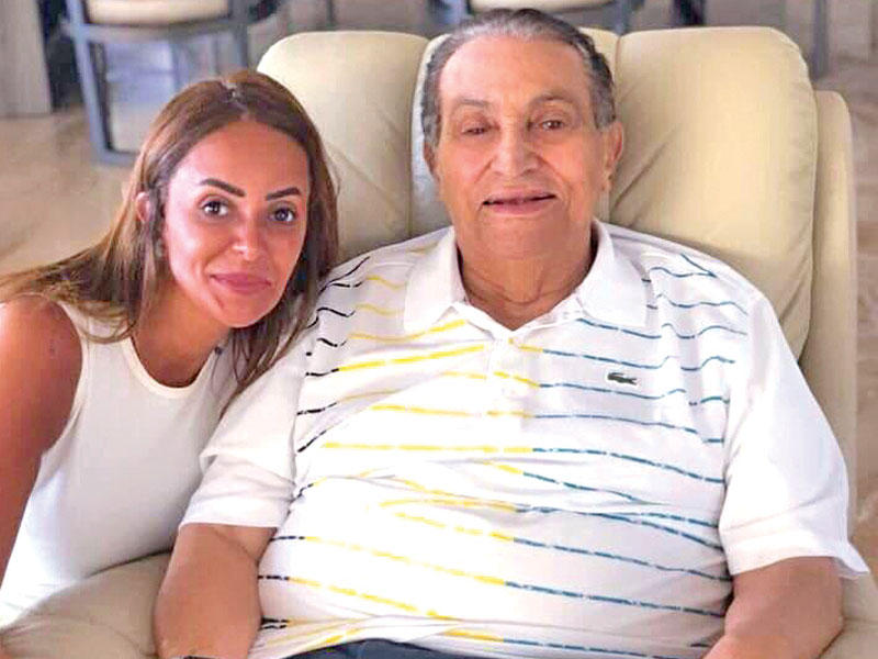 صورة للرئيس المصري الأسبق حسني مبارك تم تداولها على مواقع التواصل الاجتماعي أمس (العربية) 