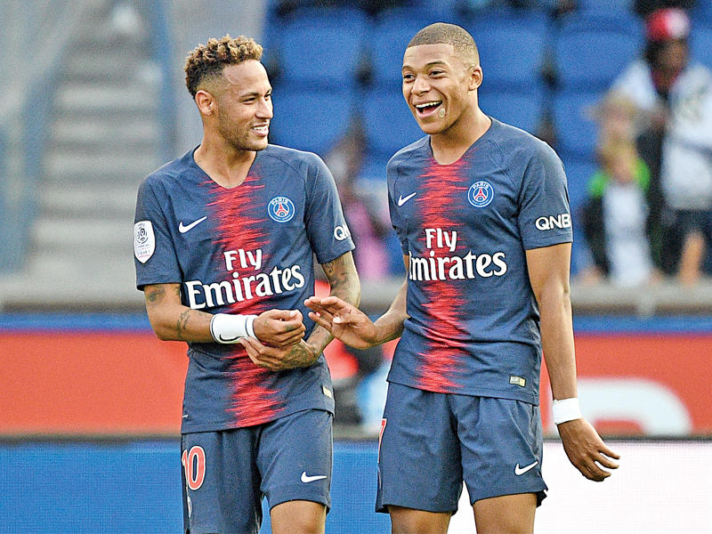 مبابي ونيمار خلال مواجهة سان جرمان الماضيةn