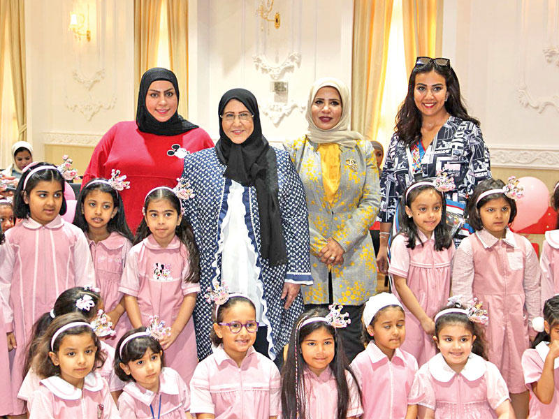 الخالدي لدى تفقدها لمدرسة أم عطية أمس