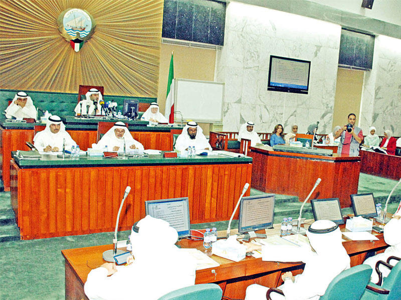 جانب من جلسة المجلس البلدي أمس