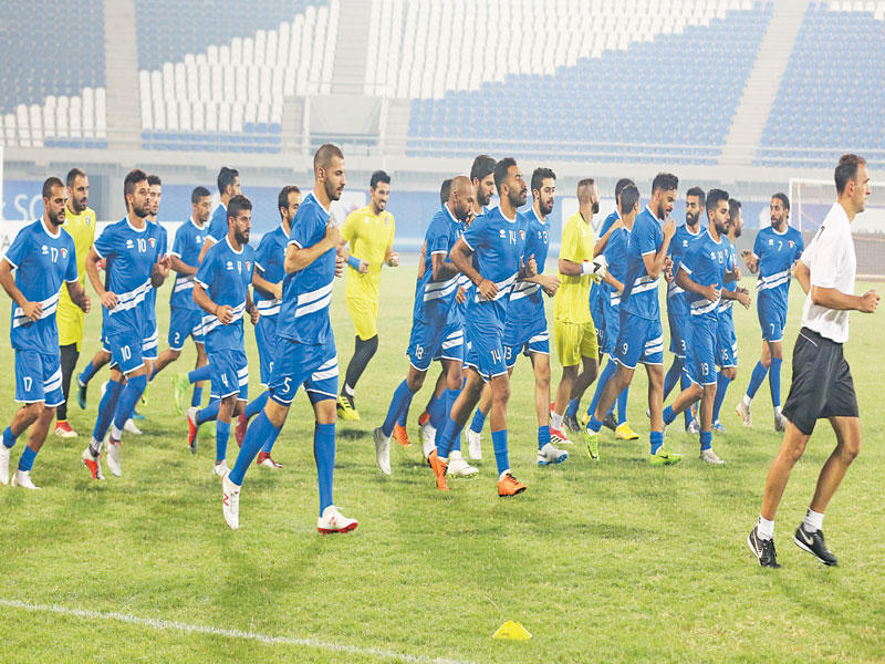 جانب من تدريبات الأزرق أمس