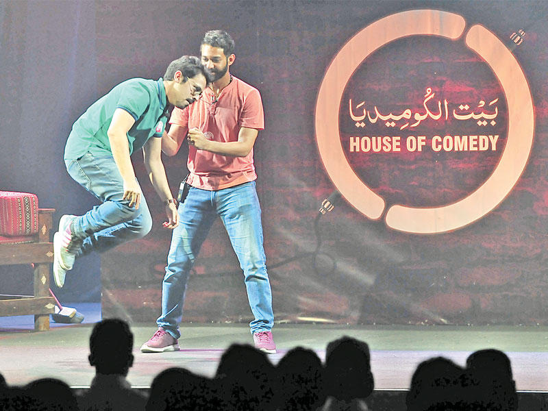 جانب من عروض بيت الكوميديا 