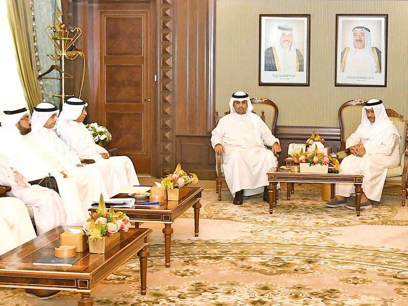  المبارك خلال استقباله العازمي وقياديي «التربية» أمس