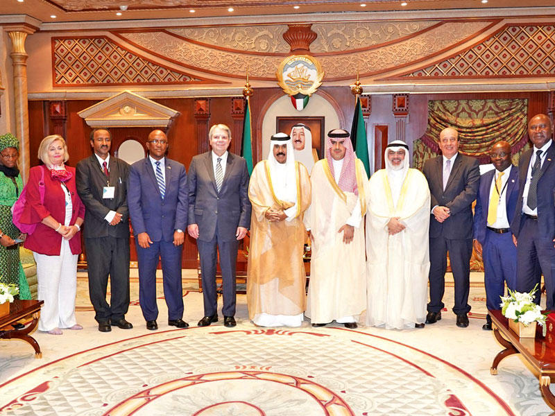نائب الأمير مستقبلاً الصرعاوي والمشاركين في اجتماع لجنة بناء القدرات