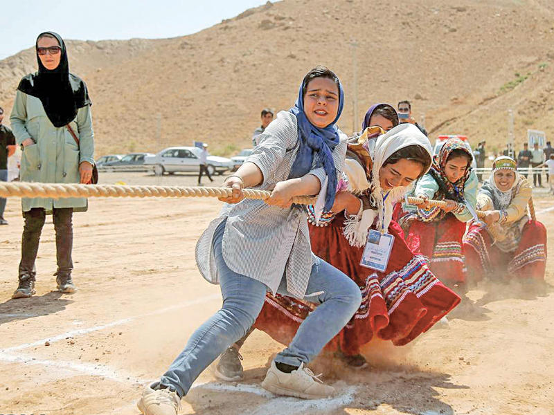 إيرانيات بمهرجان للألعاب الشعبية في سيستان أمس الأول  (إرنا)n