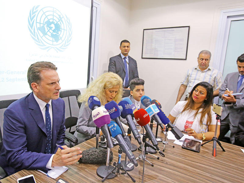 مؤتمر صحافي لمفوض وكالة «الأونروا» بيير كراهنبول في القاهرة أمس (إي بي إيه)