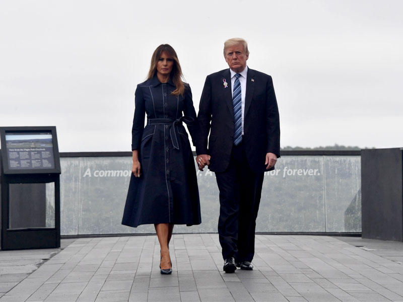 الرئيس الأمريكي دونالد ترامب والسيدة الأولى ميلانيا ترامب في موقع نصب تذكاري جديد في شانكسفيل ، بنسلفانيا