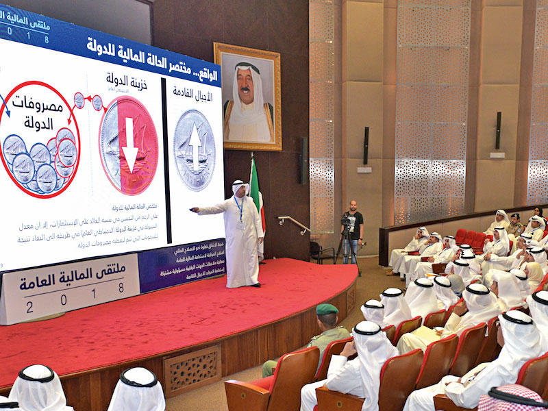 الحجرف متحدثاً في الملتقى