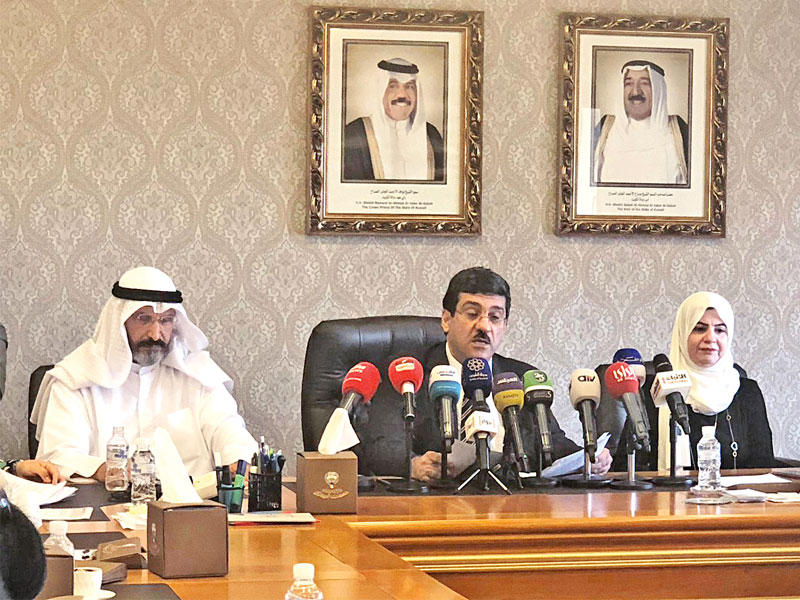 رضا متحدثاً خلال المؤتمر الصحافي 