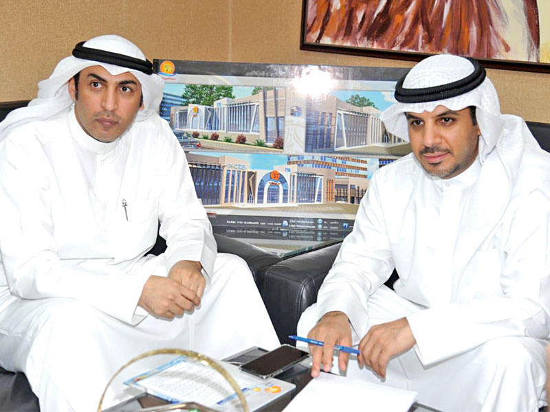 العجمي والجدعي خلال المؤتمر الصحافي t(تصوير عوض التعمري)