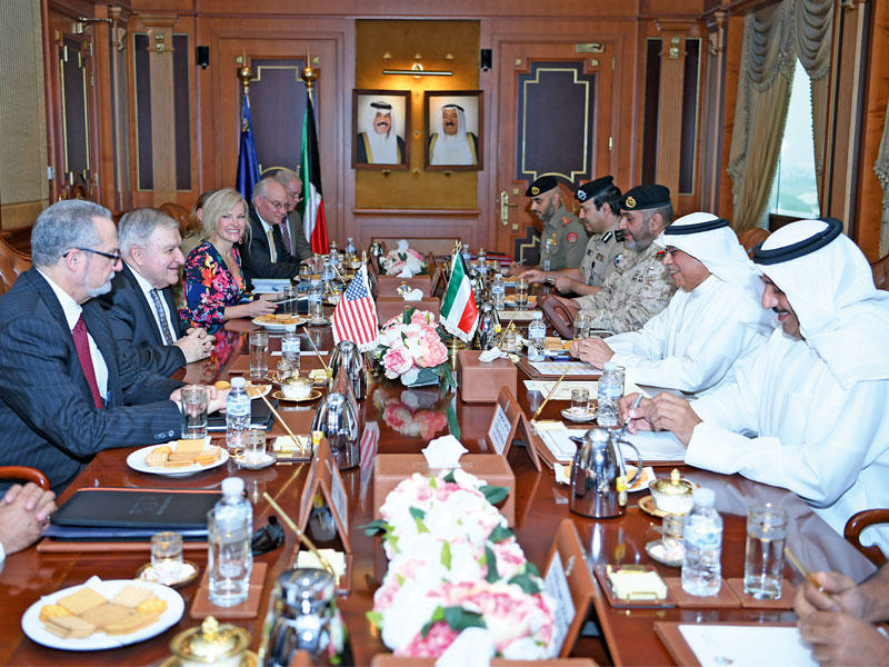 الجراح خلال اجتماعه مع وفد أميركي رفيع المستوى أمس