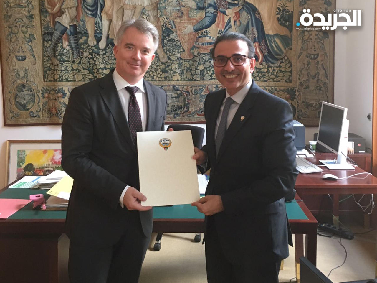 السفير الكويتي لدى ألمانيا نجيب البدر مع مدير ادارة المراسم بوزارة الخارجية الألمانية كونراد ستروسنبرغ