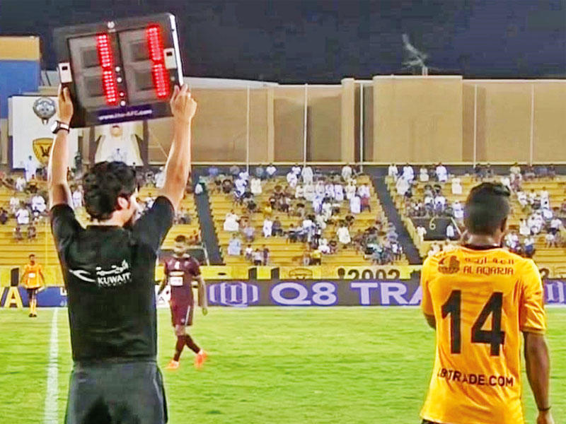 رضا هاني أثناء دخول مباراة النصر التي أثارت الأزمةn