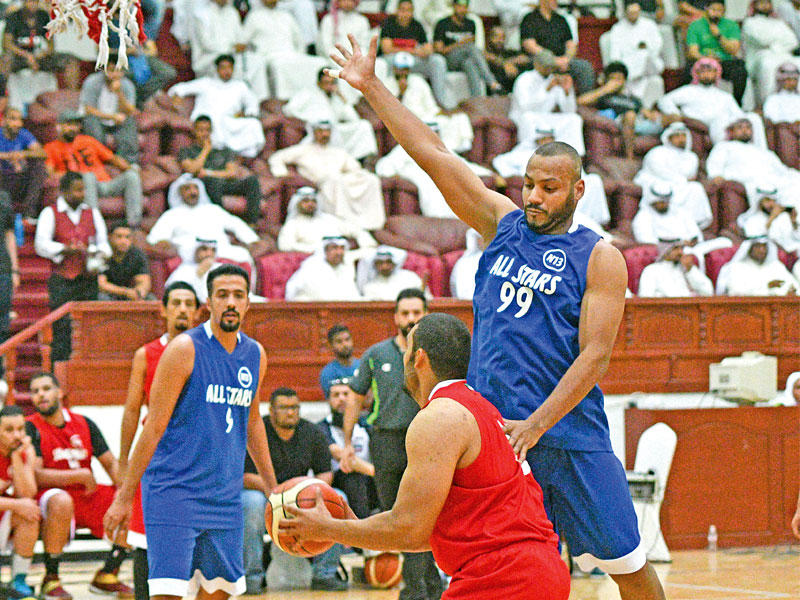 جانب من مباراة نجوم الدوري والصليبيخات (تصوير نوفل إبراهيم)n