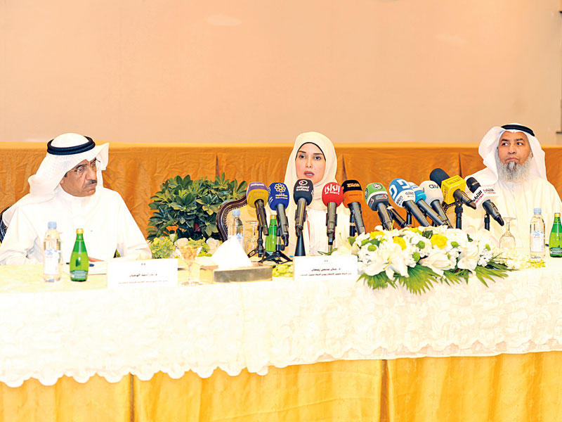 بوشهري متحدثة خلال المؤتمر الصحافي