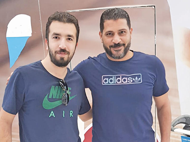 مختار وزكريا في المطار بعد وصوله أمسn