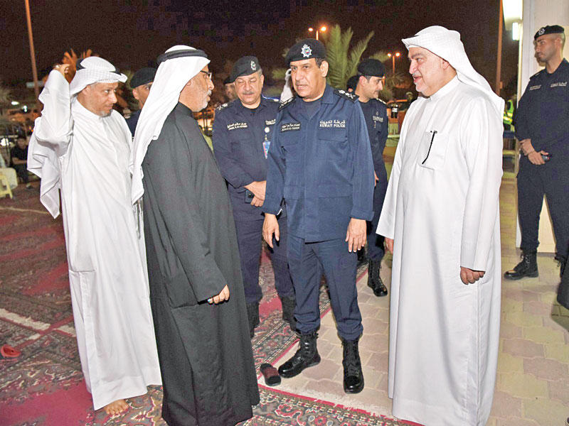 النهام والنائب خليل الصالح مع أصحاب الحسينيات