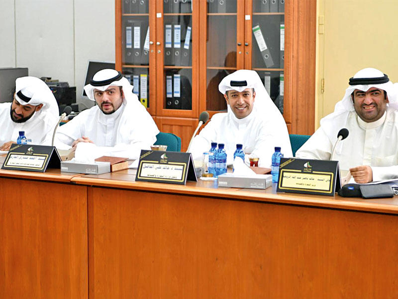 جانب من اجتماع سابق للجنة