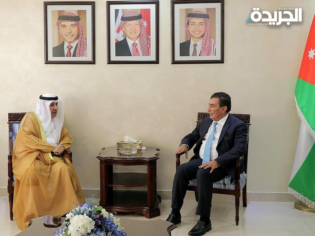 رئيس مجلس النواب الأردني عاطف الطراونة خلال استقبال سفير الكويت لدى الأردن عزيز الديحاني