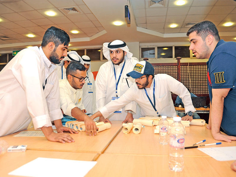 جانب من عملية فرز الأصوات «تصوير عبدالله الخلف»